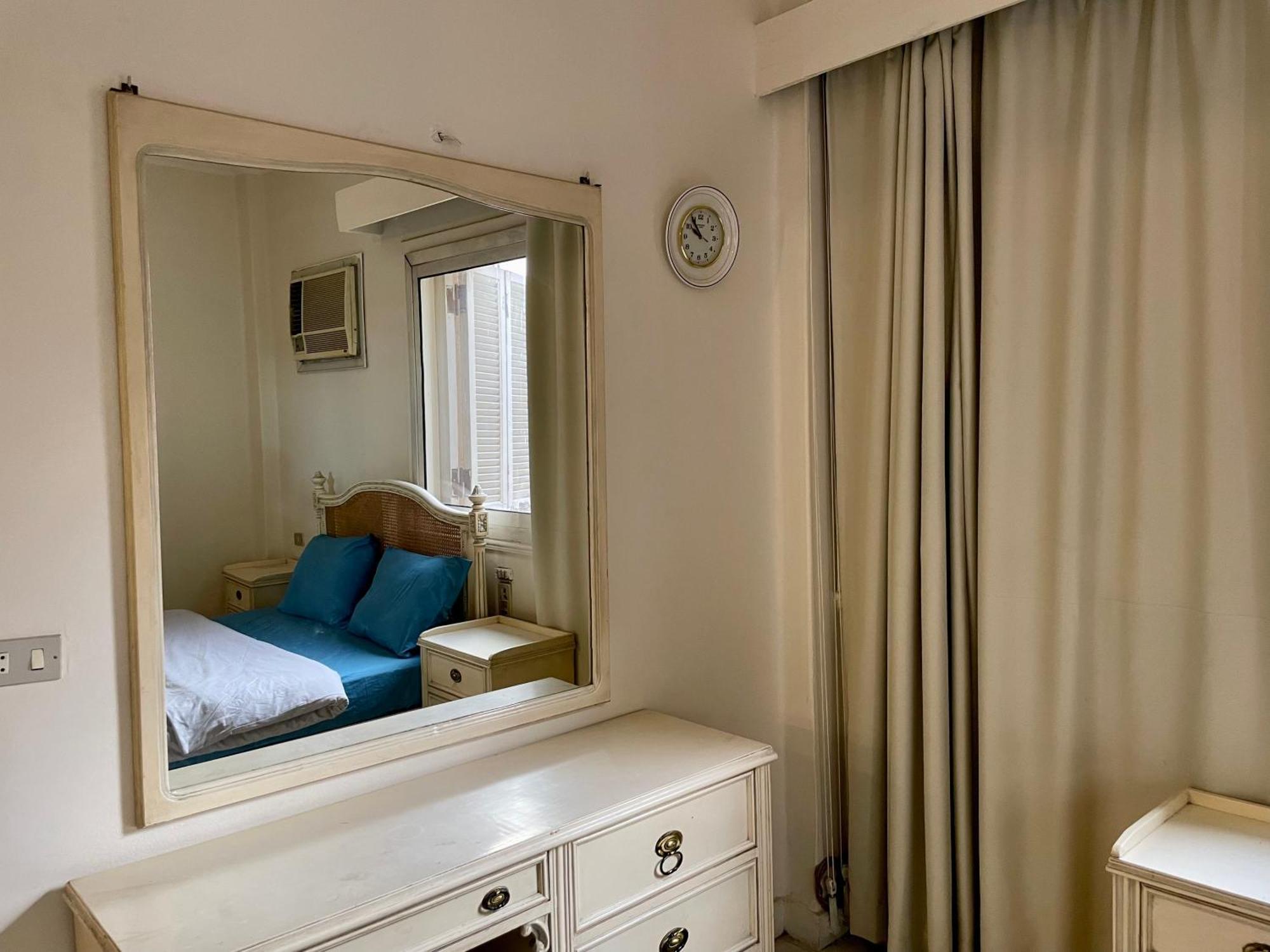 Cozy 2 Bedroom In Maadi 5 Minutes From The Nile! Apartment *