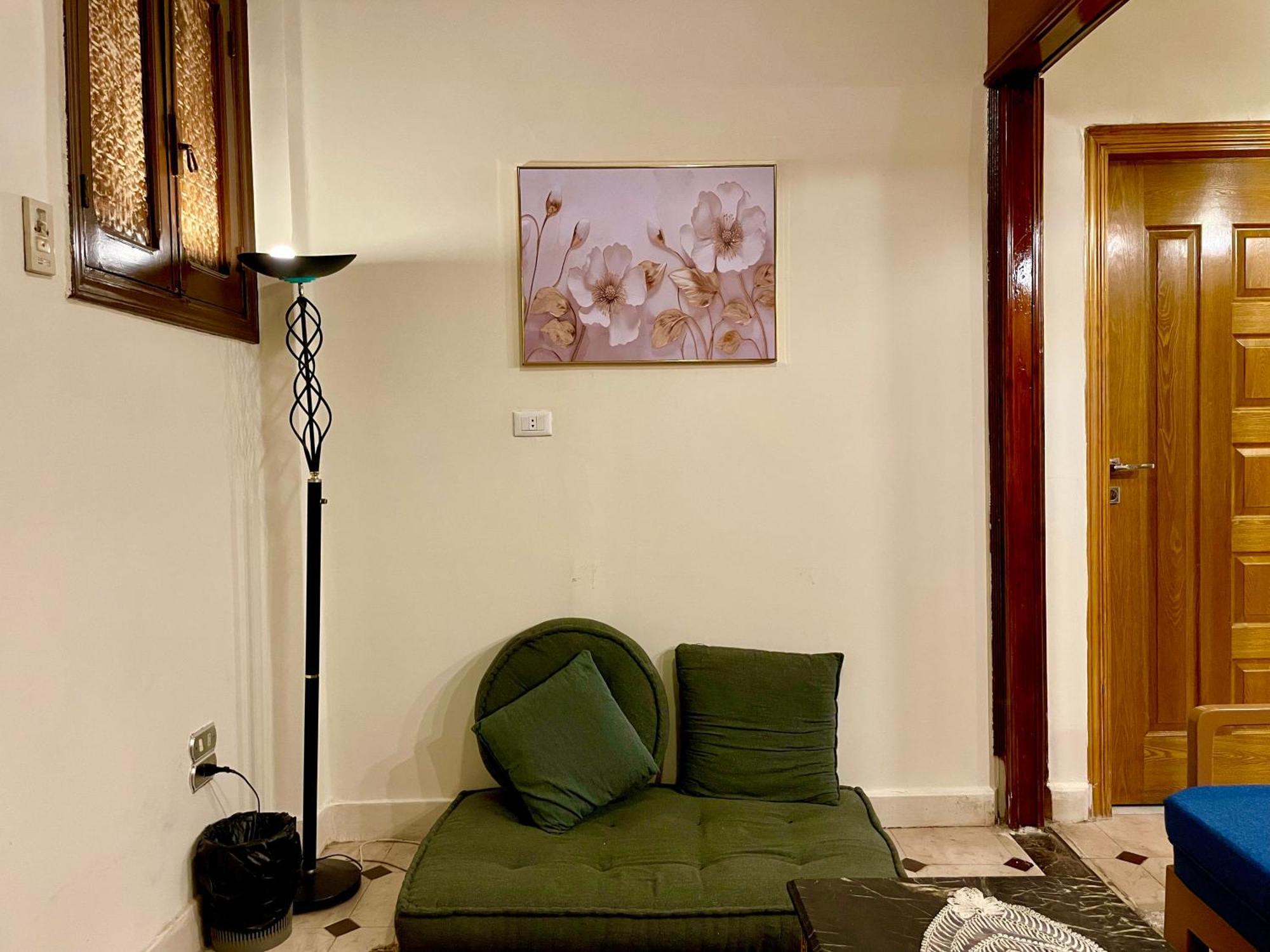 Cozy 2 Bedroom In Maadi 5 Minutes From The Nile! Cairo