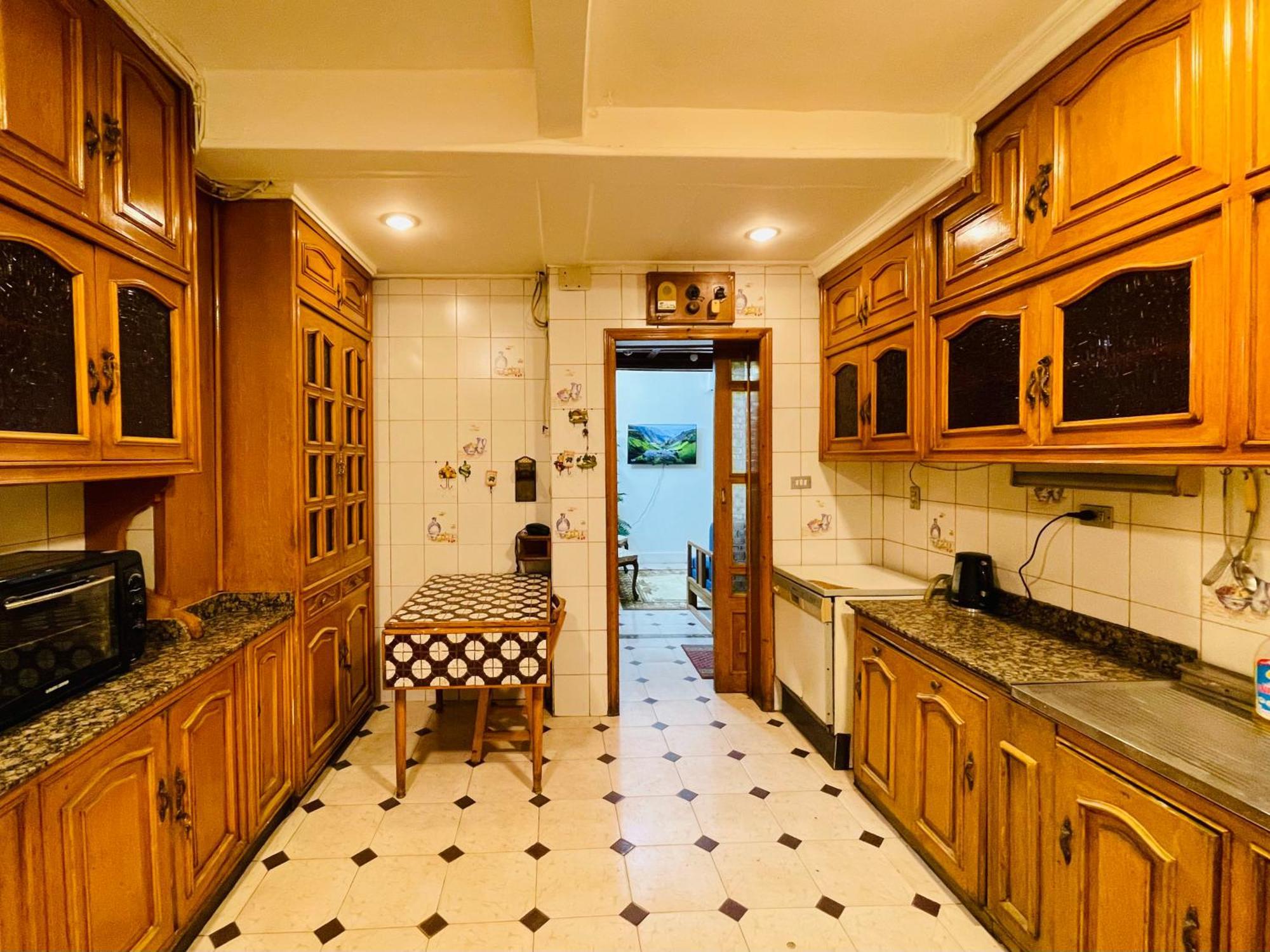 Cozy 2 Bedroom In Maadi 5 Minutes From The Nile! Apartment *